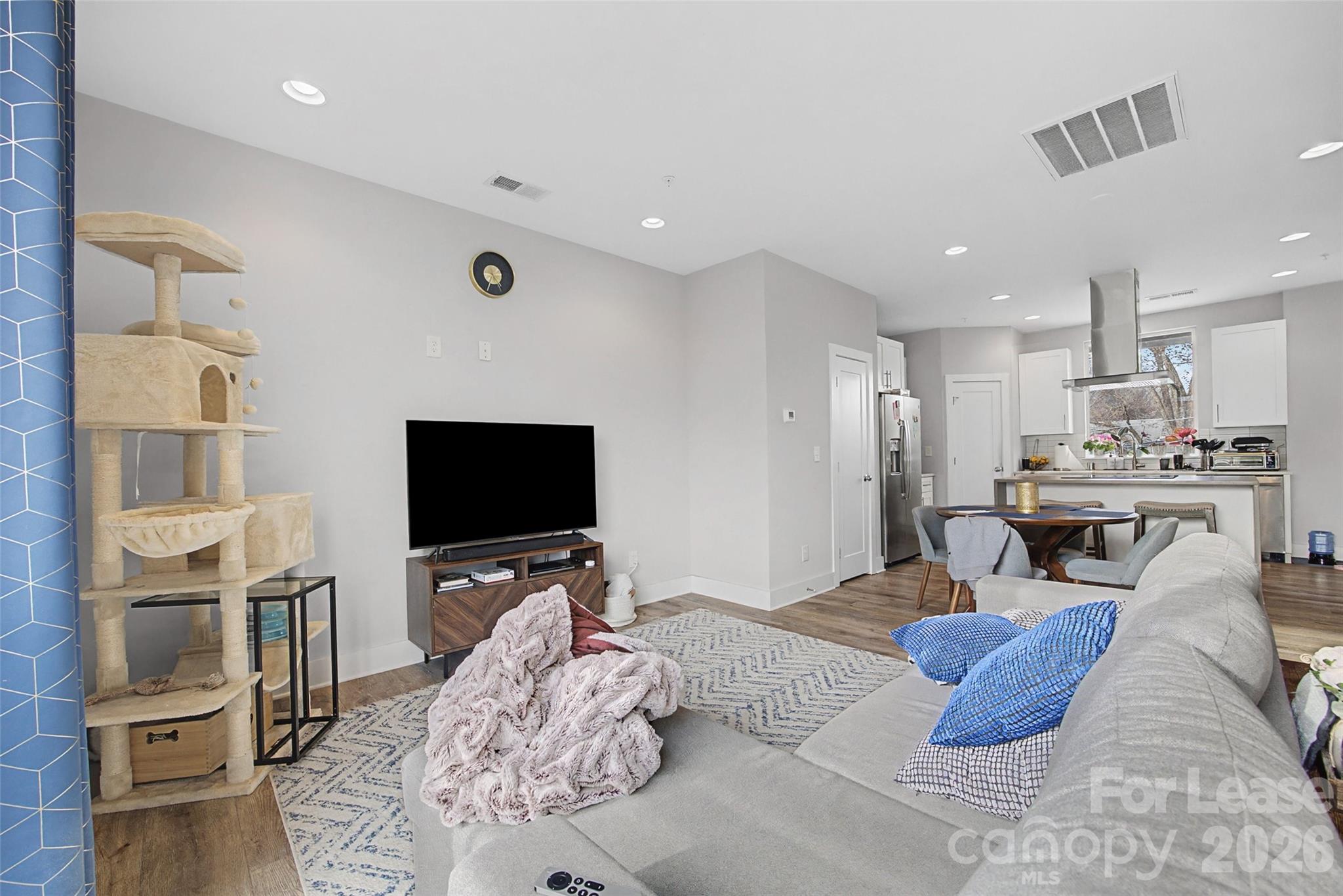 840 E 18th Street Unit: C