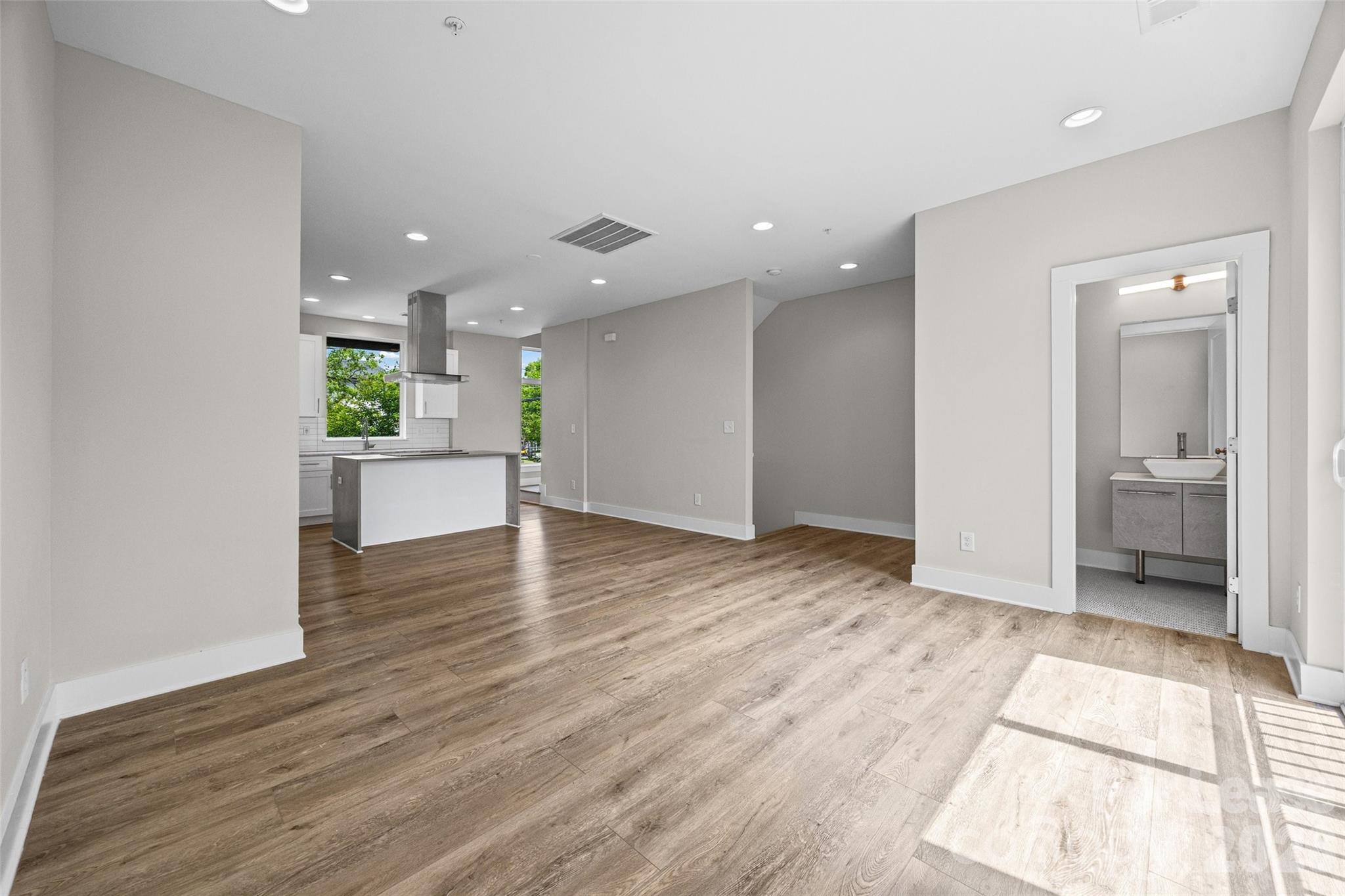 840 E 18th Street Unit: C