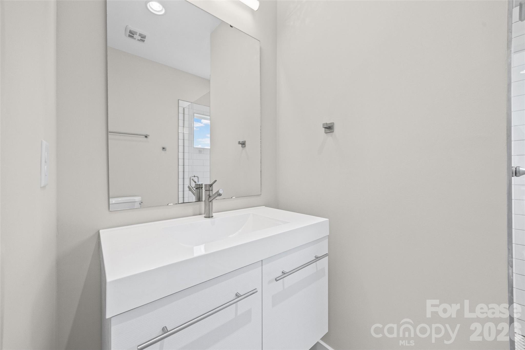 840 E 18th Street Unit: C
