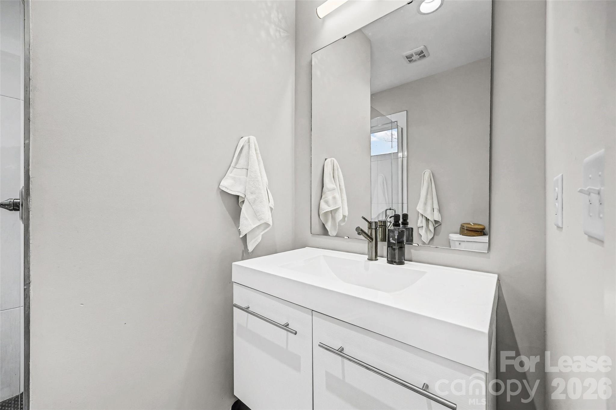 840 E 18th Street Unit: F