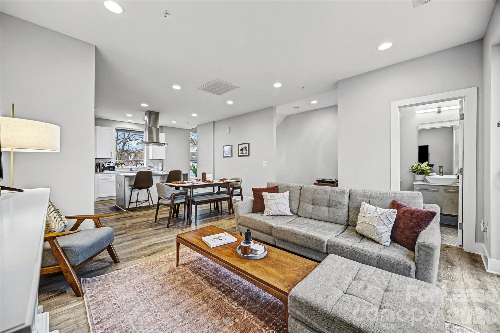 840 E 18th Street Unit: F