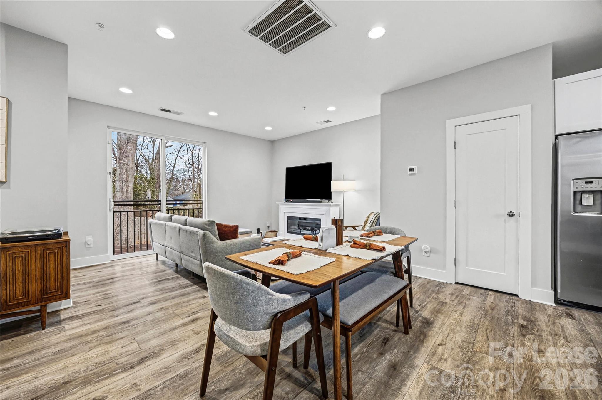 840 E 18th Street Unit: F