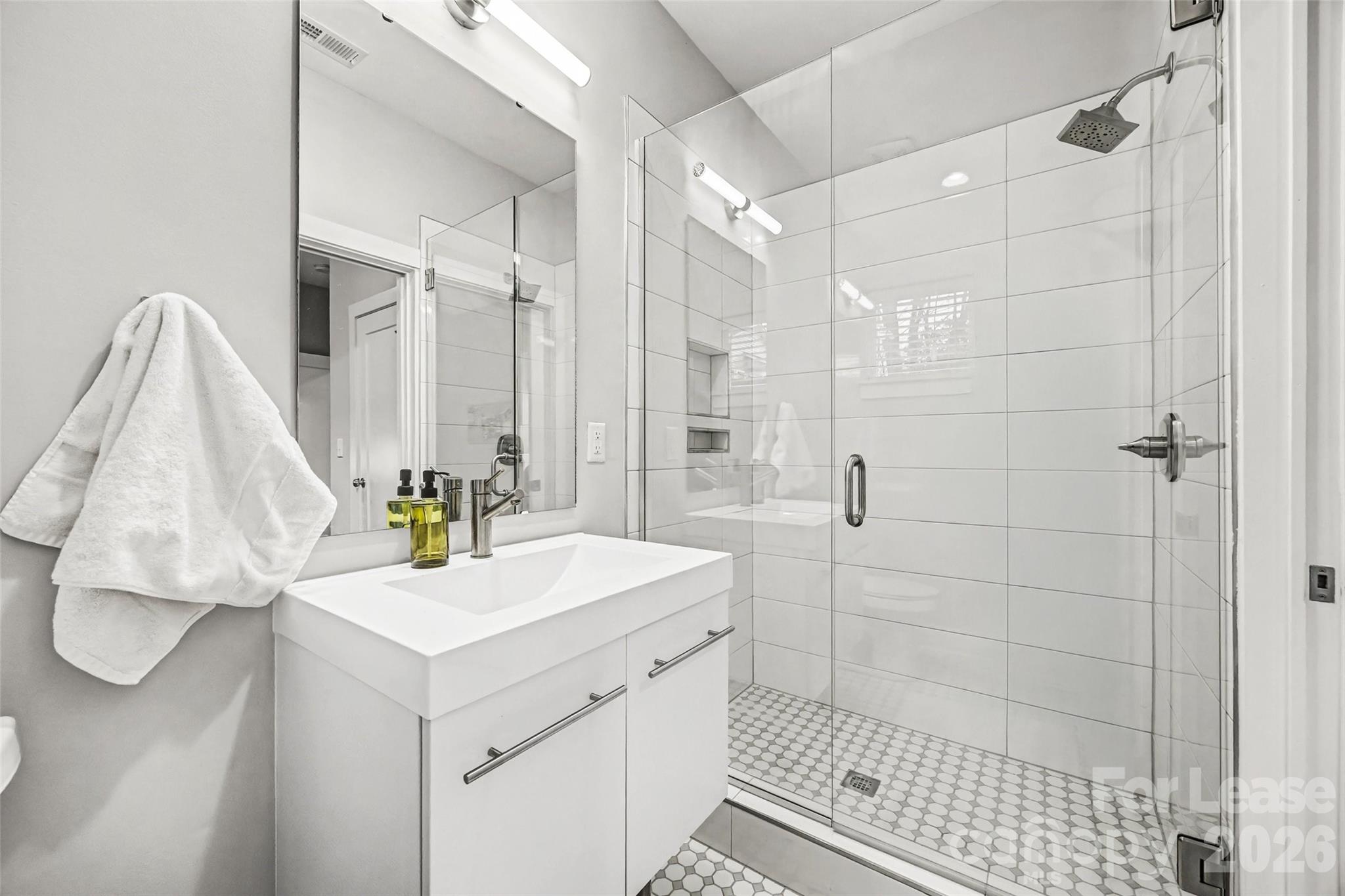 840 E 18th Street Unit: F