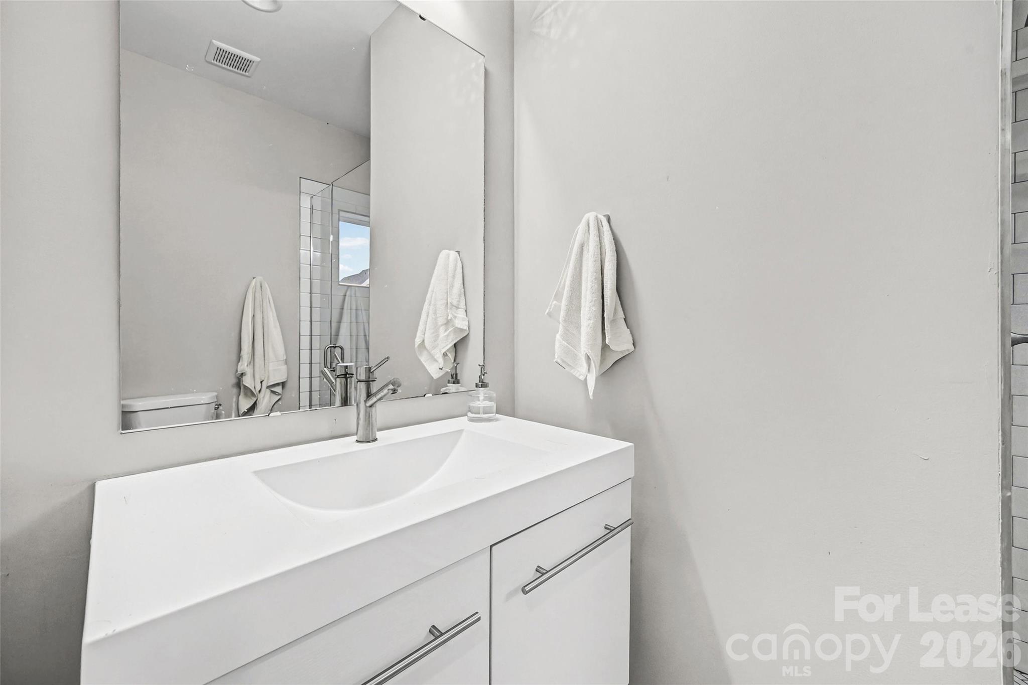 840 E 18th Street Unit: F