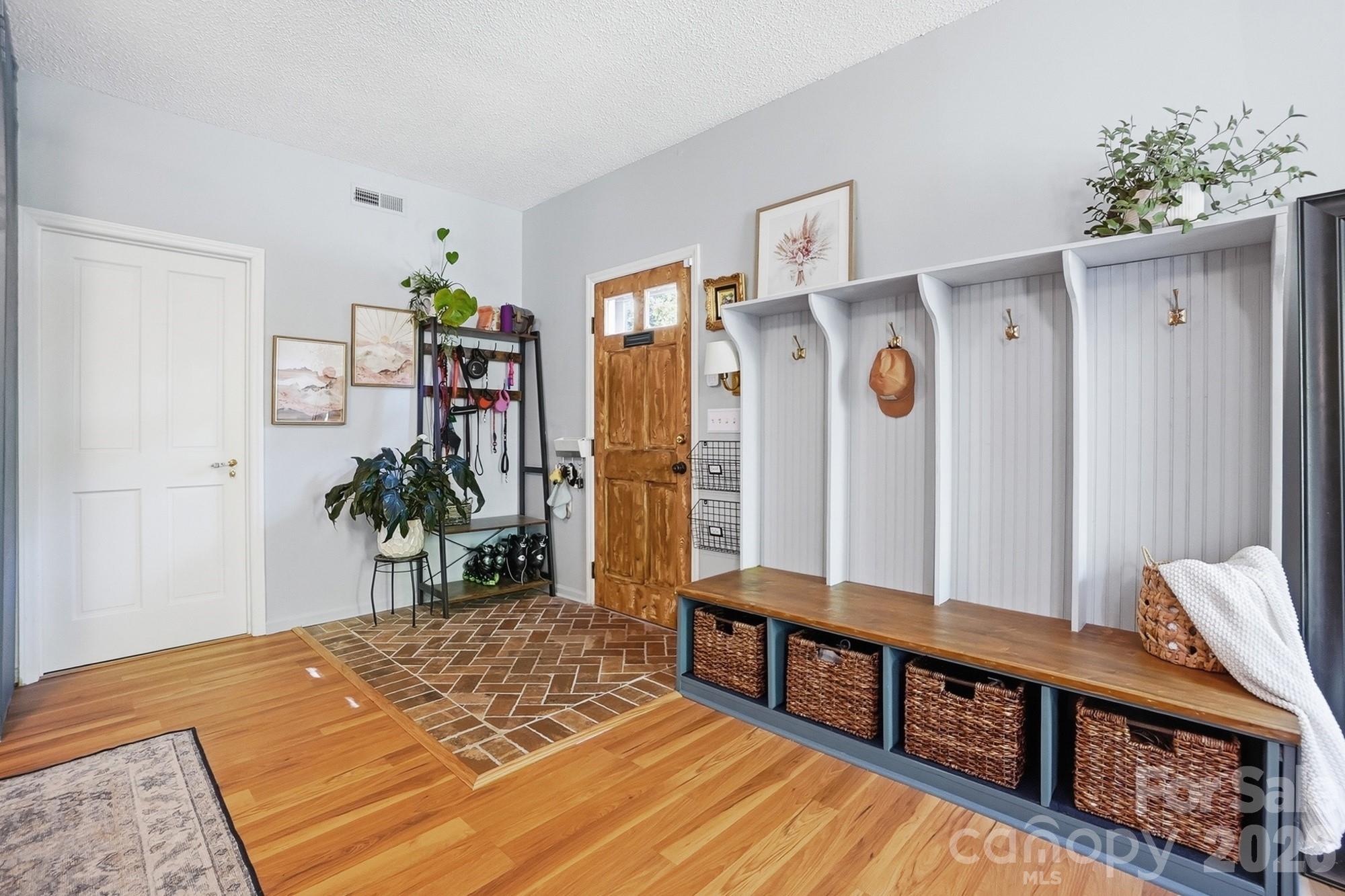 2516 Fairfax Drive