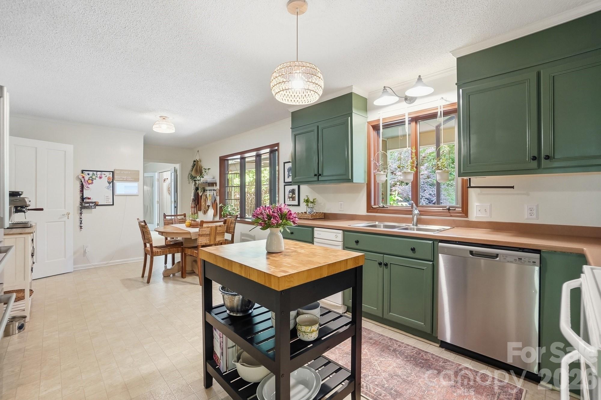 2516 Fairfax Drive