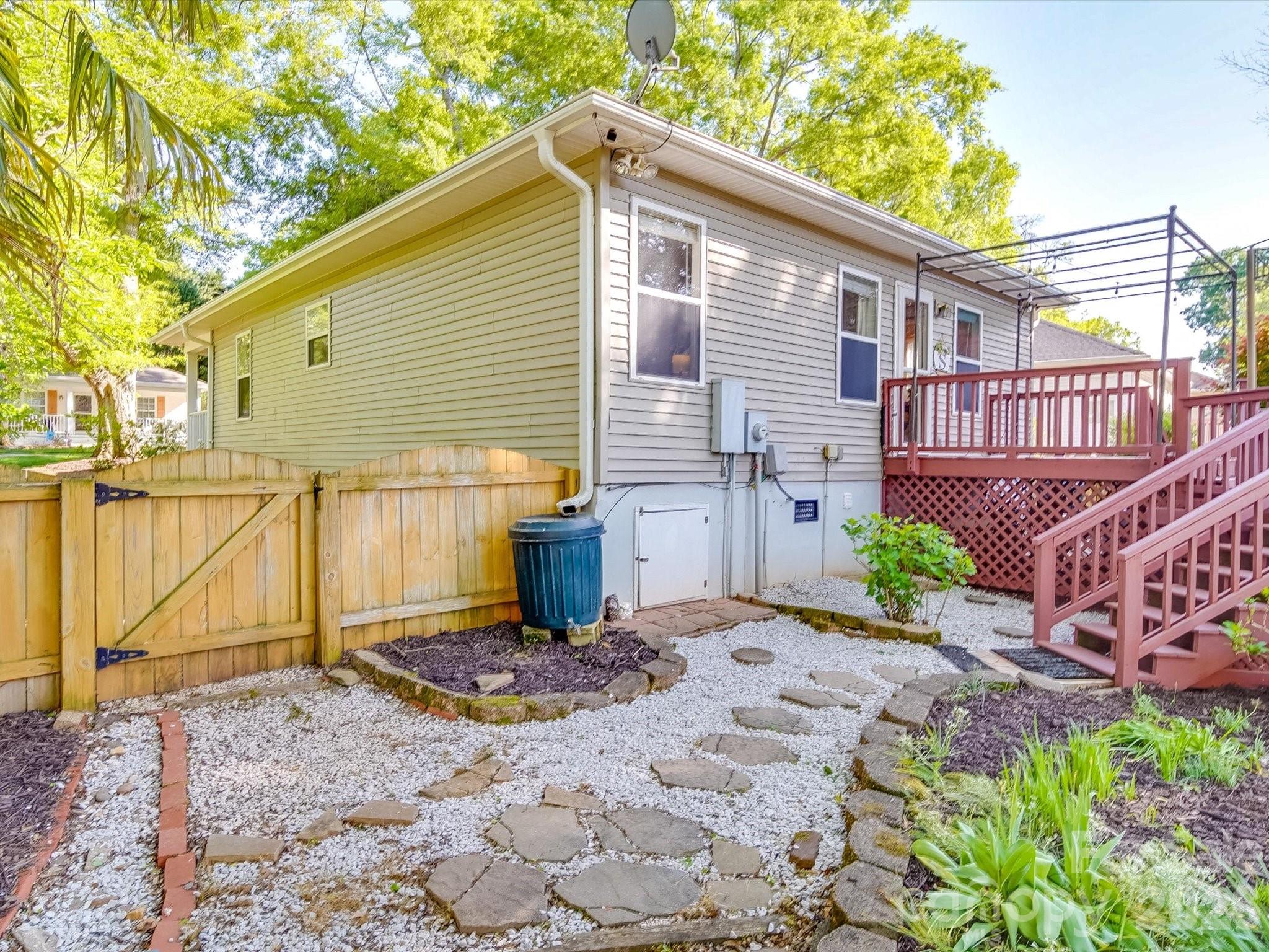 215 6th Street