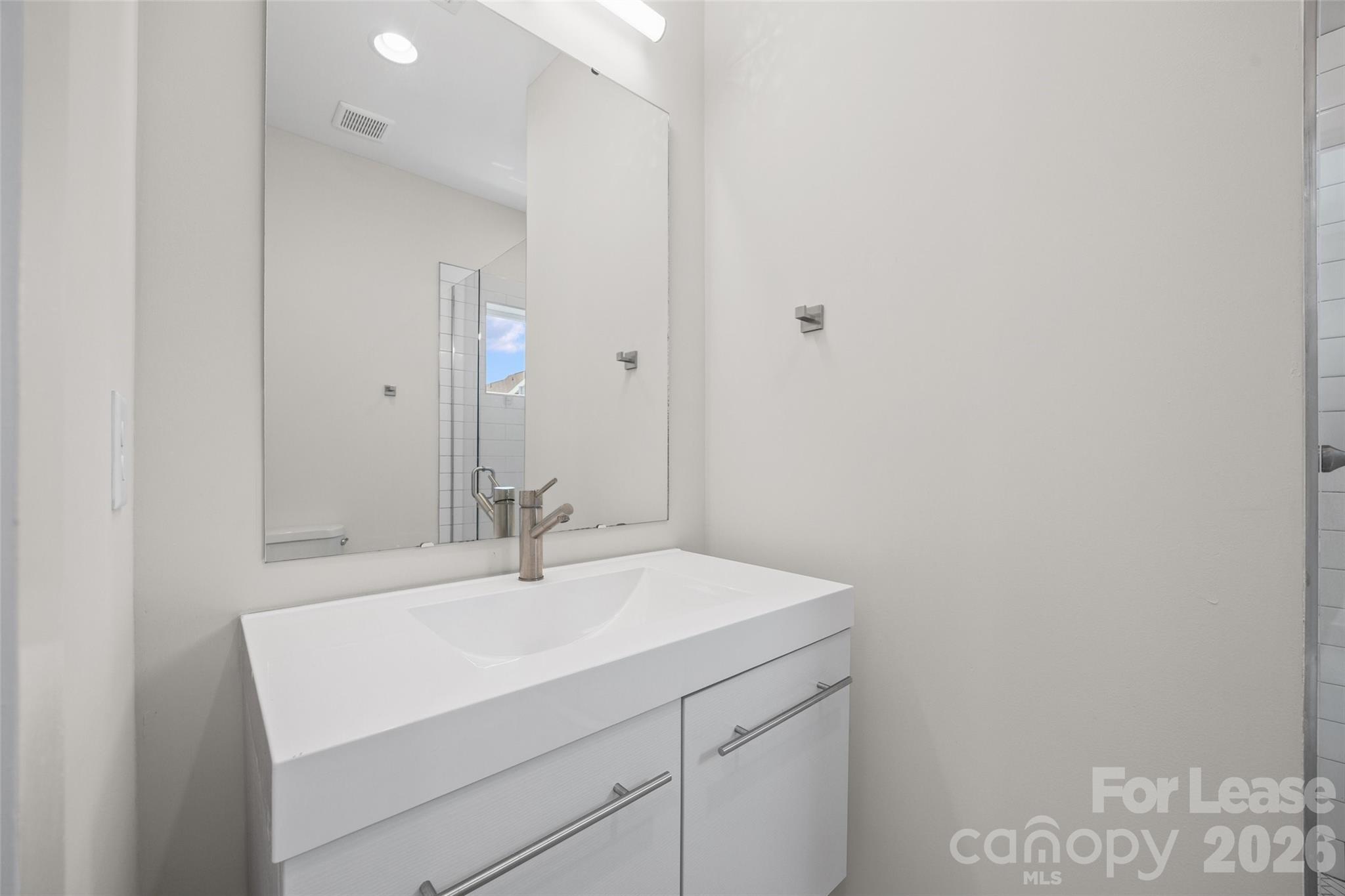 840 E 18th Street Unit: B