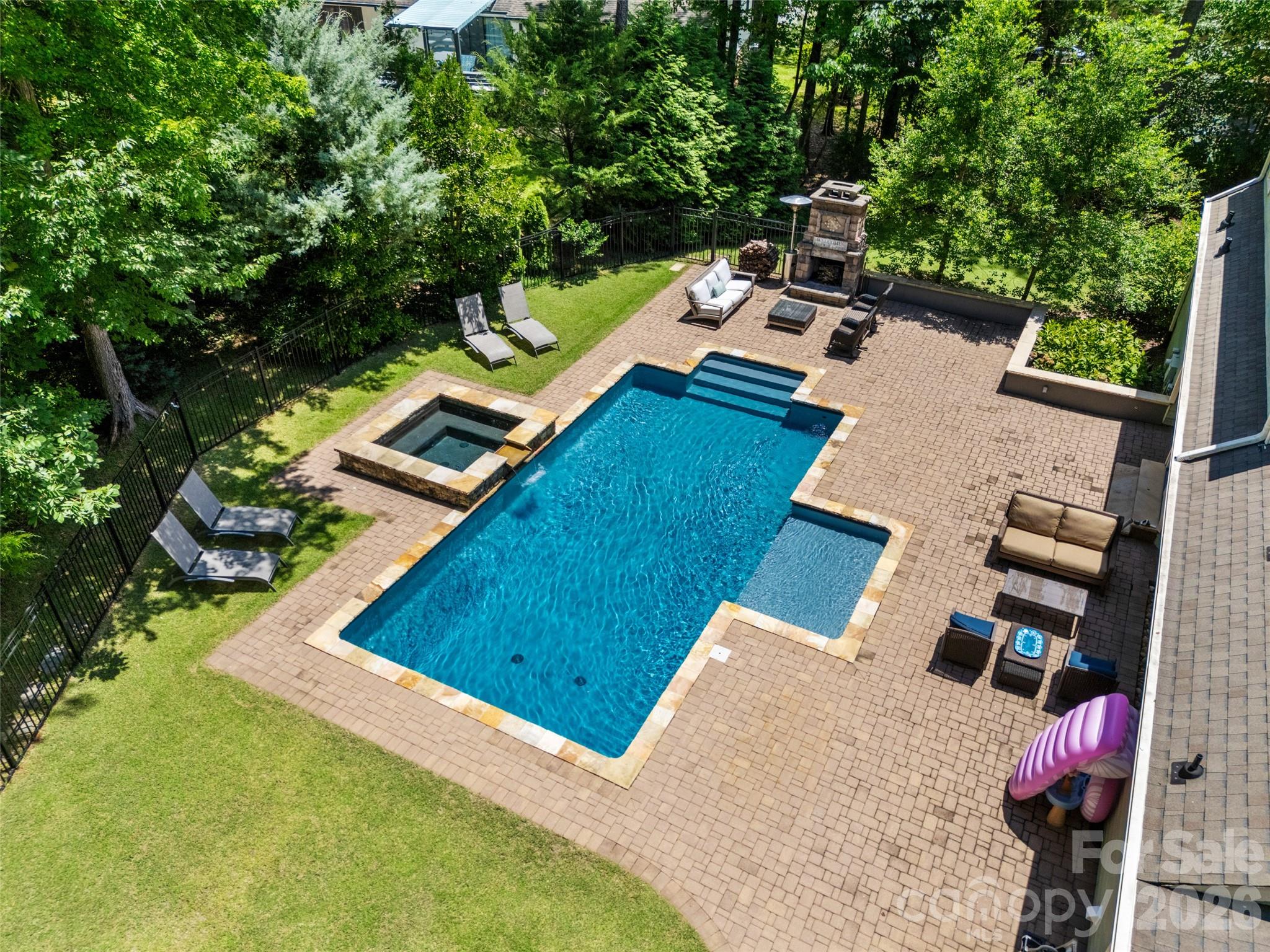 2 Pine Point Road