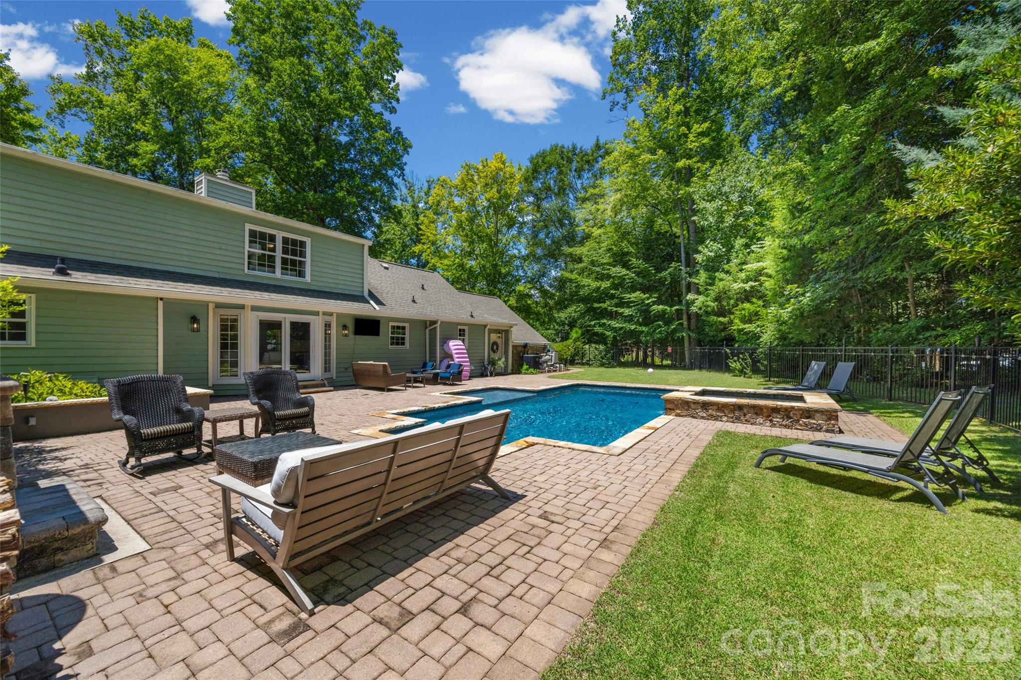 2 Pine Point Road