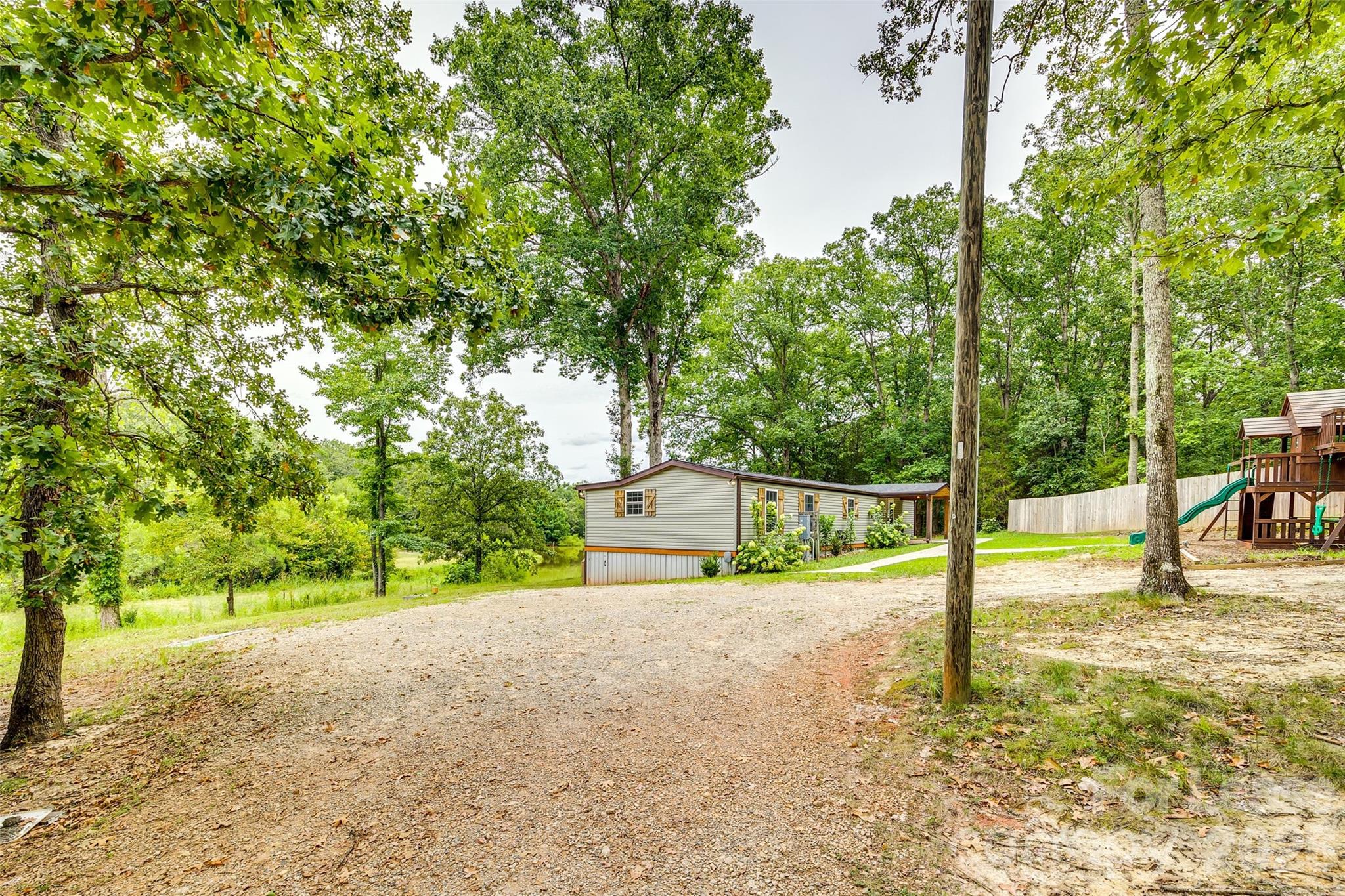 7274 Charlotte Highway