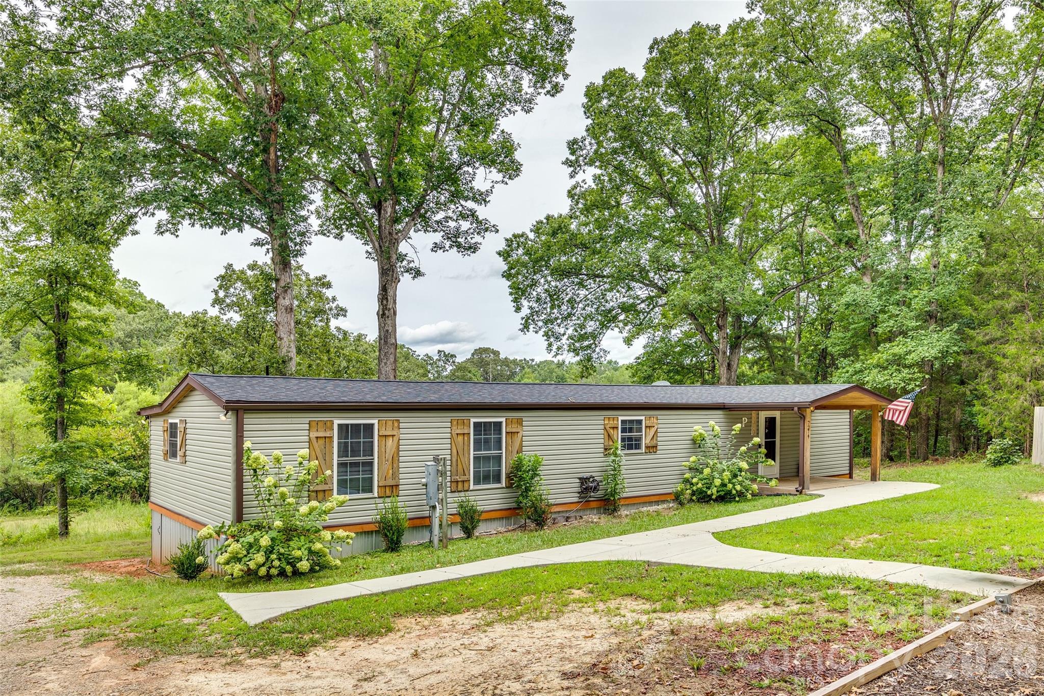 7274 Charlotte Highway