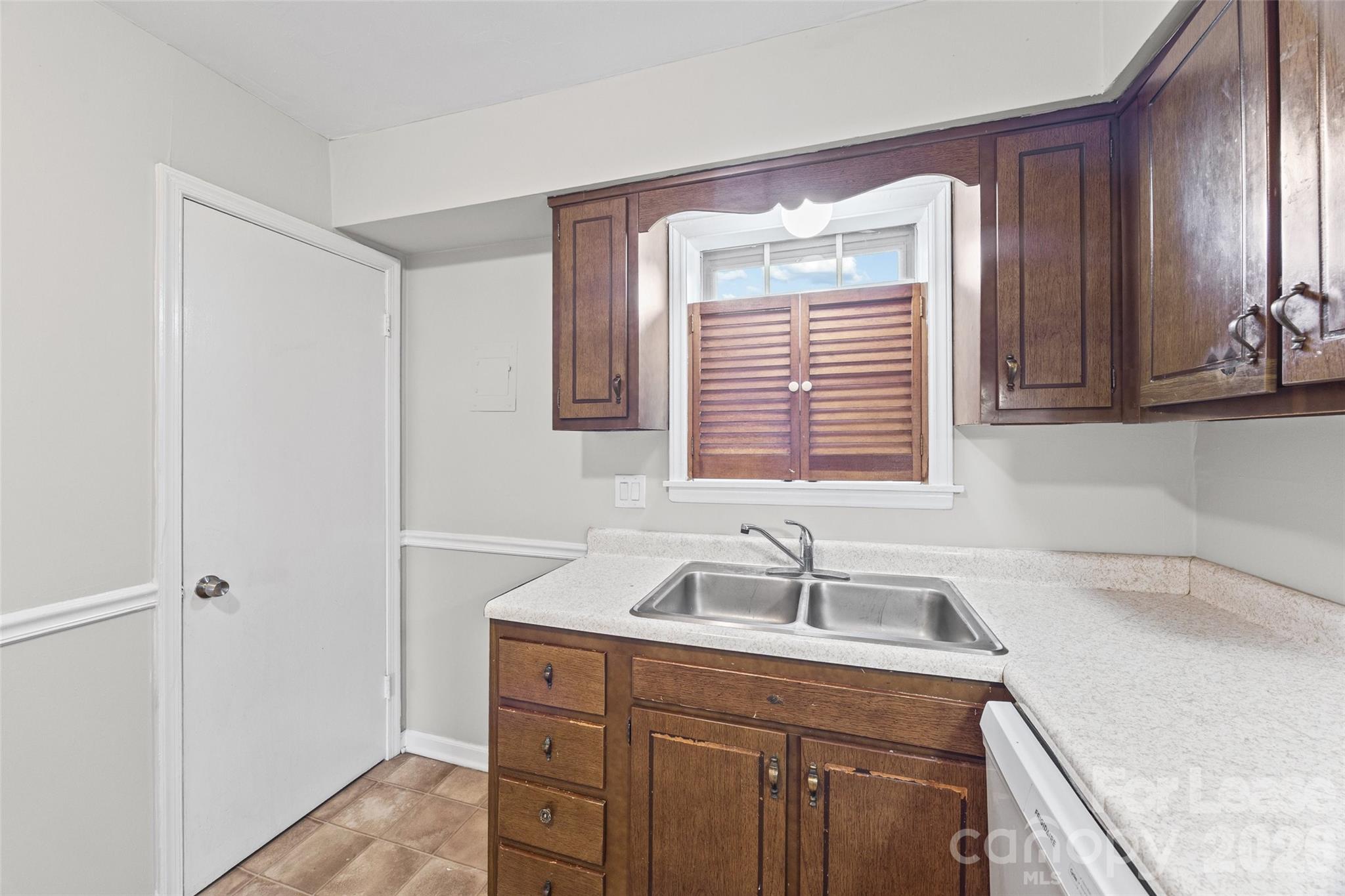 5805 Hunting Ridge Lane Unit: H
