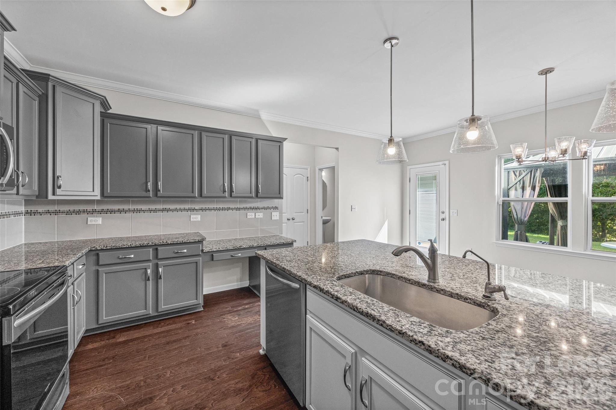 2437 Grinstead Court