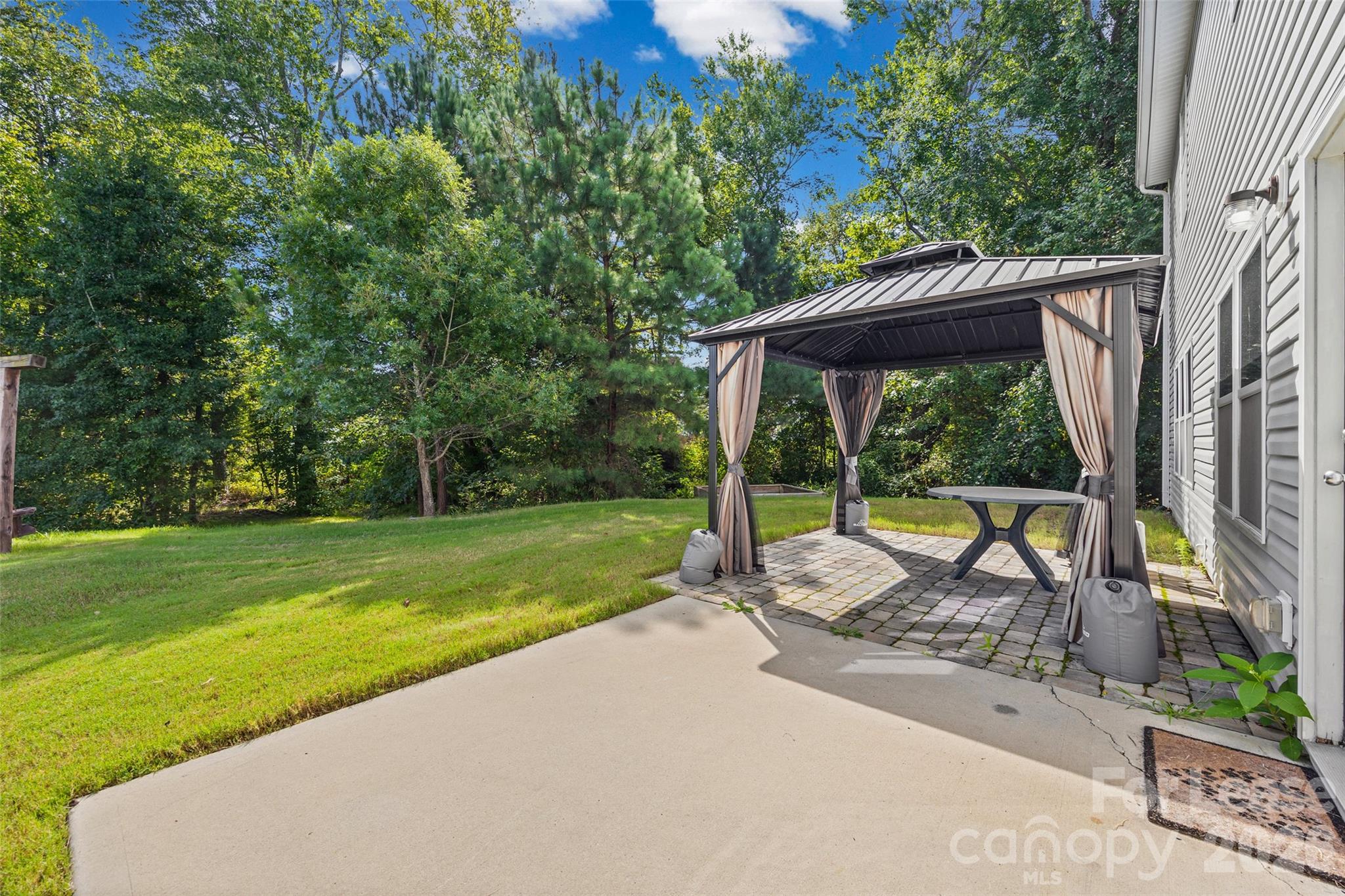 2437 Grinstead Court