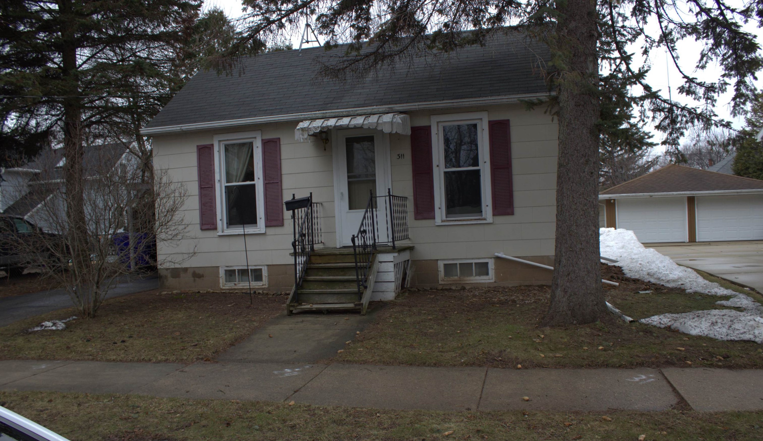 311 N LOCUST Street