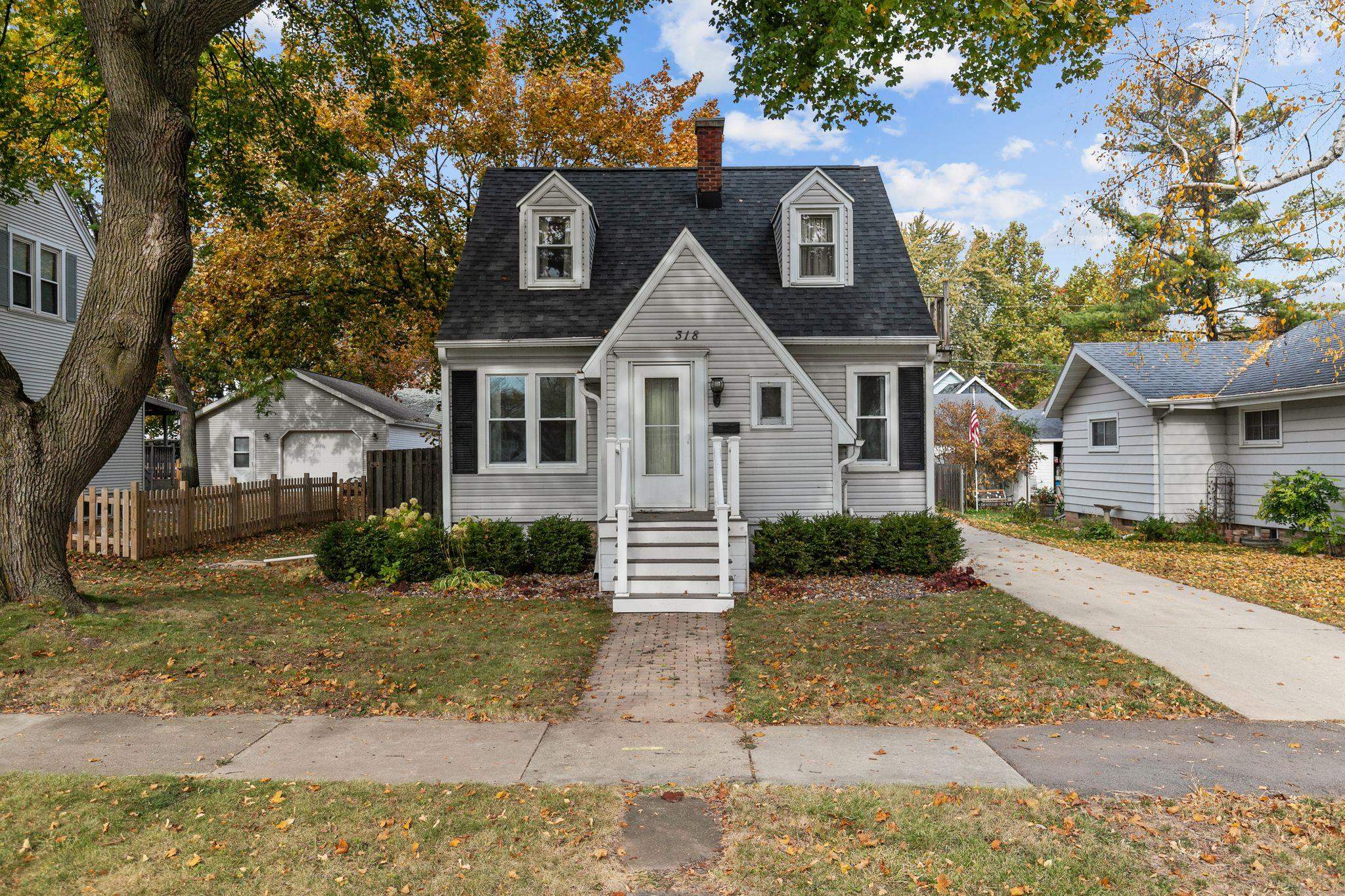 318 W 8TH Street