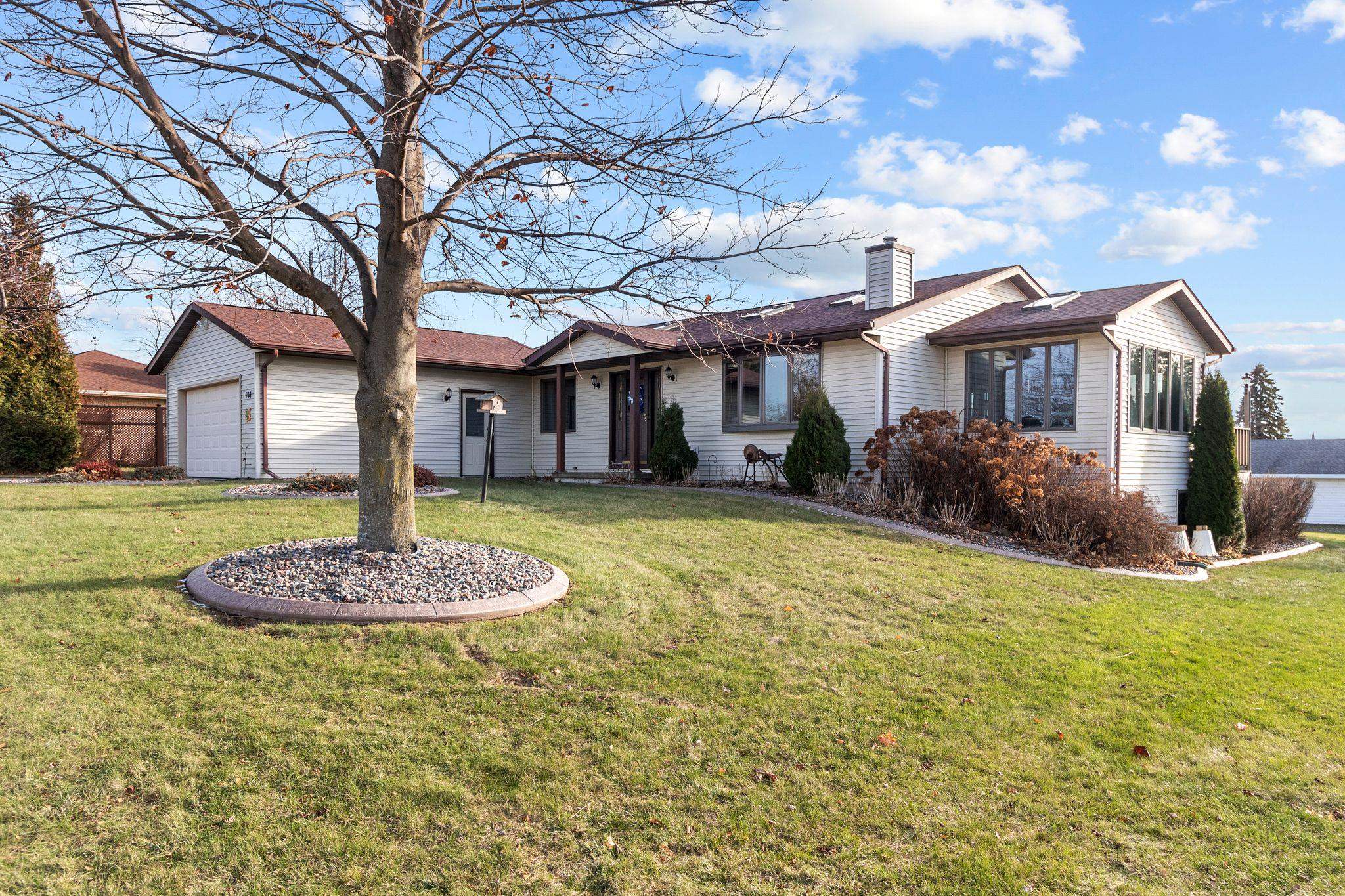 408 W GREENFIELD Avenue