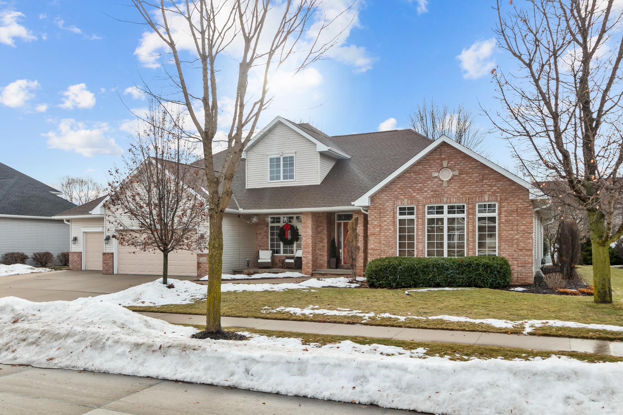 217 E WENTWORTH Lane