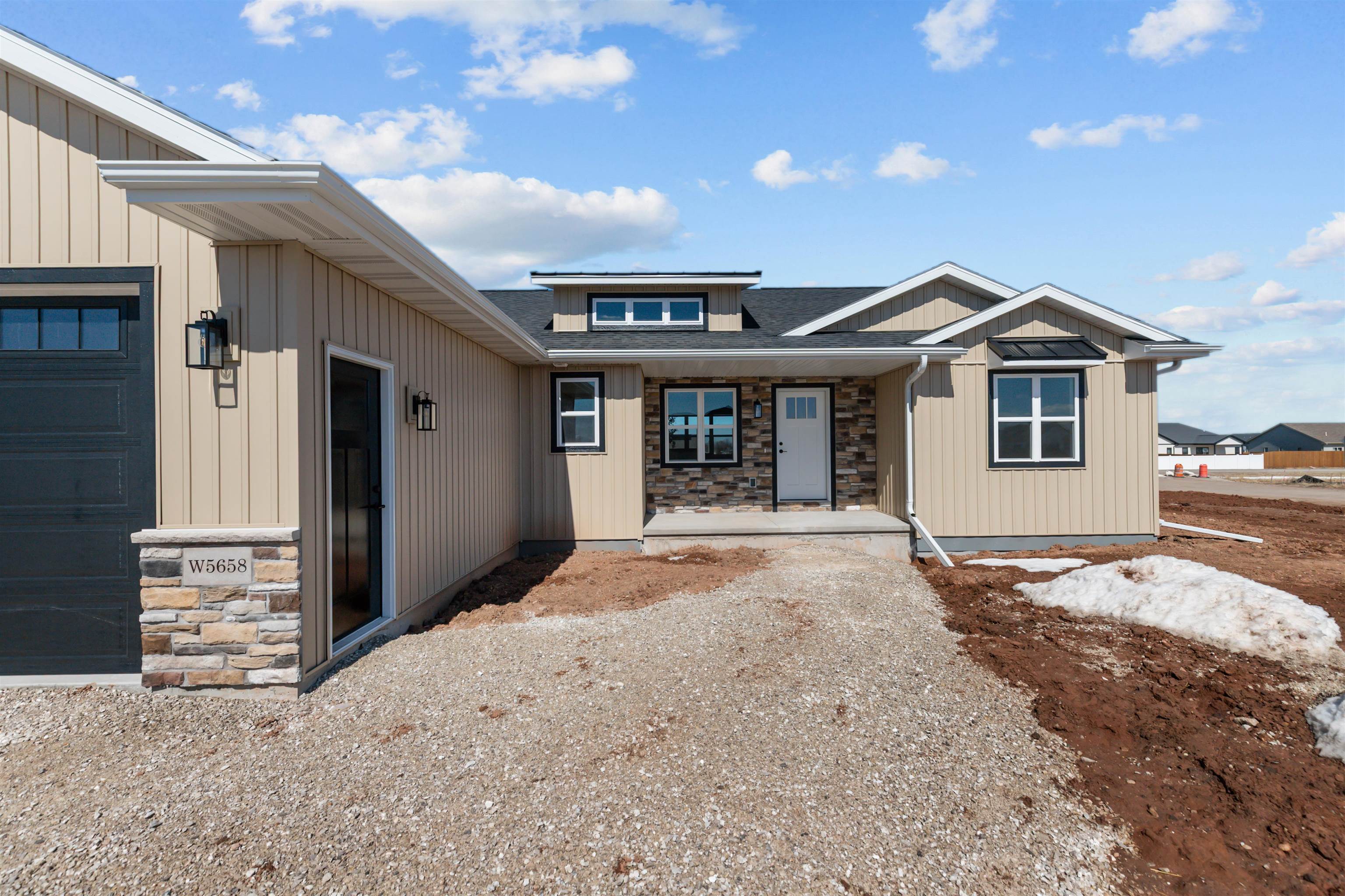 W5658 TONYS Way