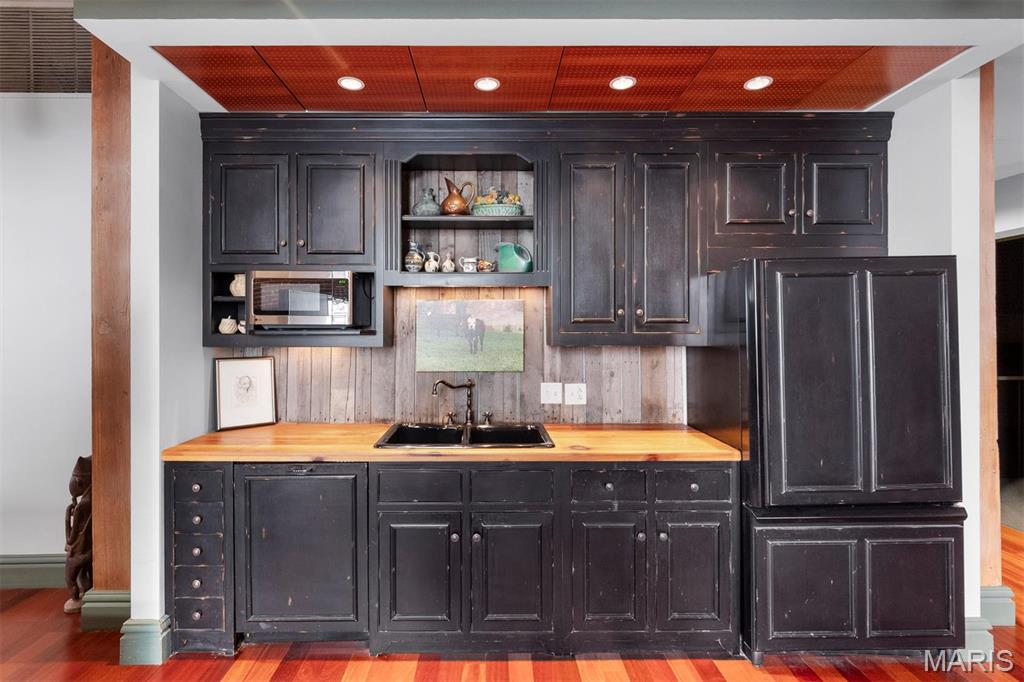 1113 Locust Street Unit: 300