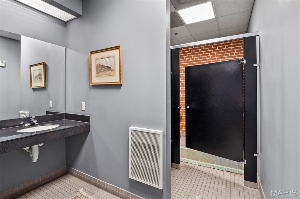 1113 Locust Street Unit: 300
