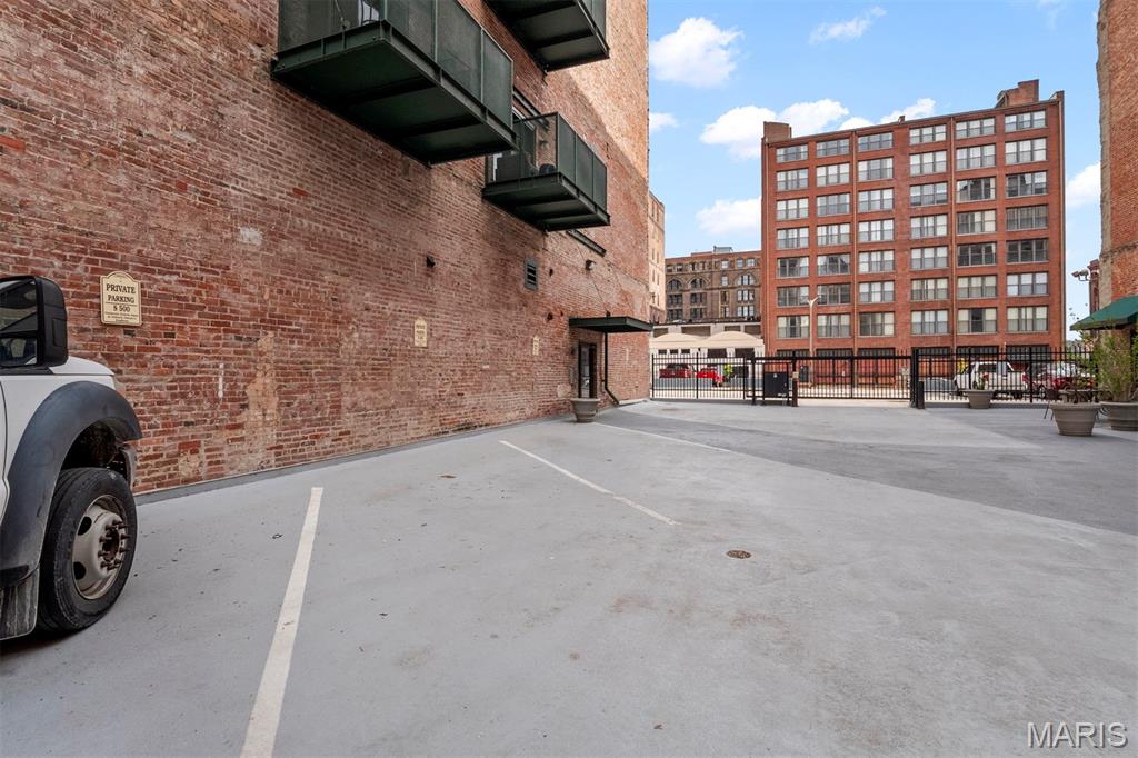 1113 Locust Street Unit: 300