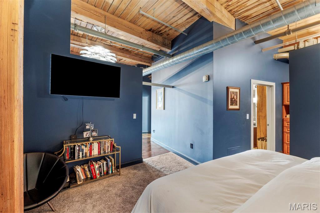 901 Washington Avenue Unit: 702