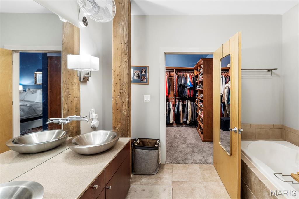 901 Washington Avenue Unit: 702