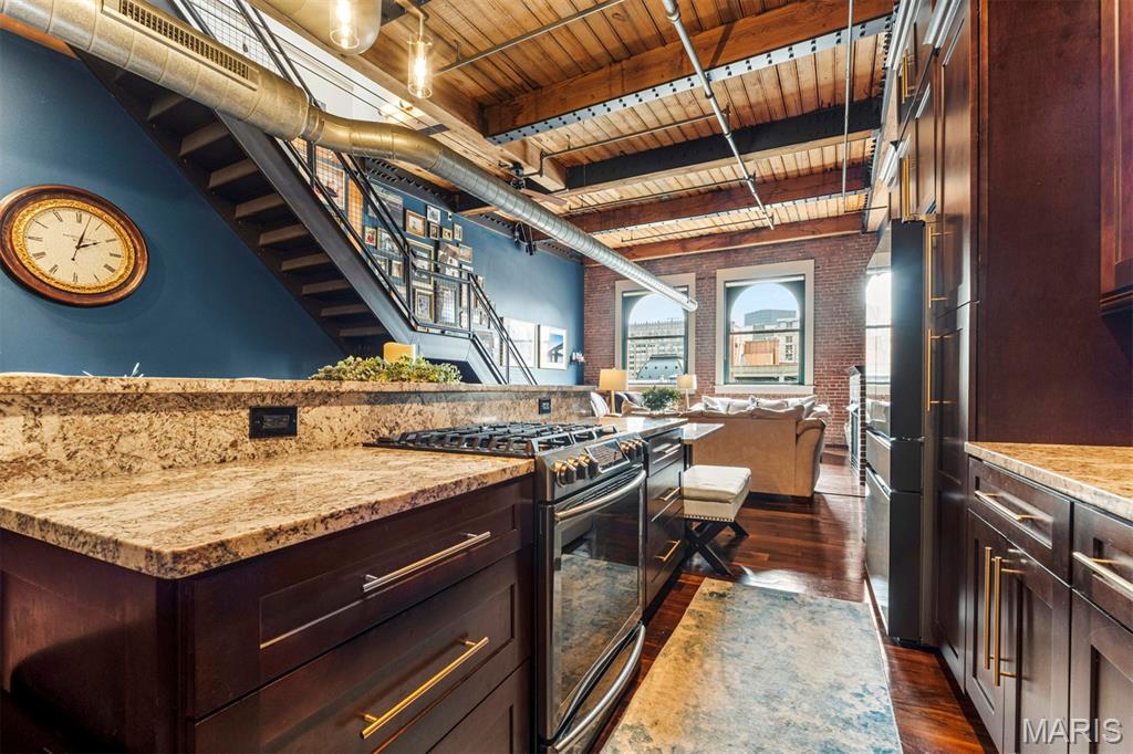 901 Washington Avenue Unit: 702