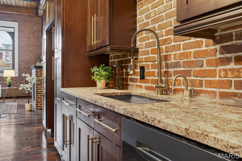 901 Washington Avenue Unit: 702