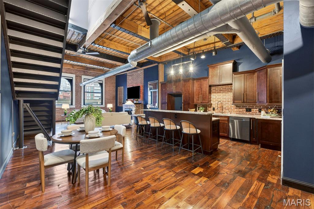 901 Washington Avenue Unit: 702