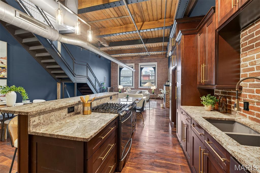 901 Washington Avenue Unit: 702