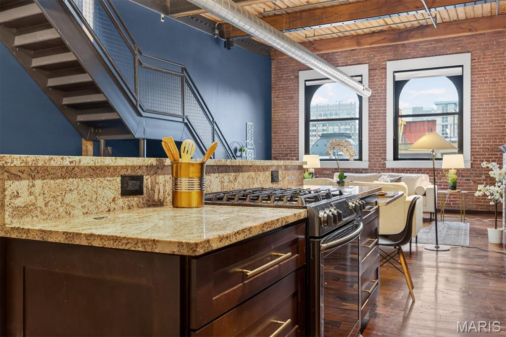 901 Washington Avenue Unit: 702