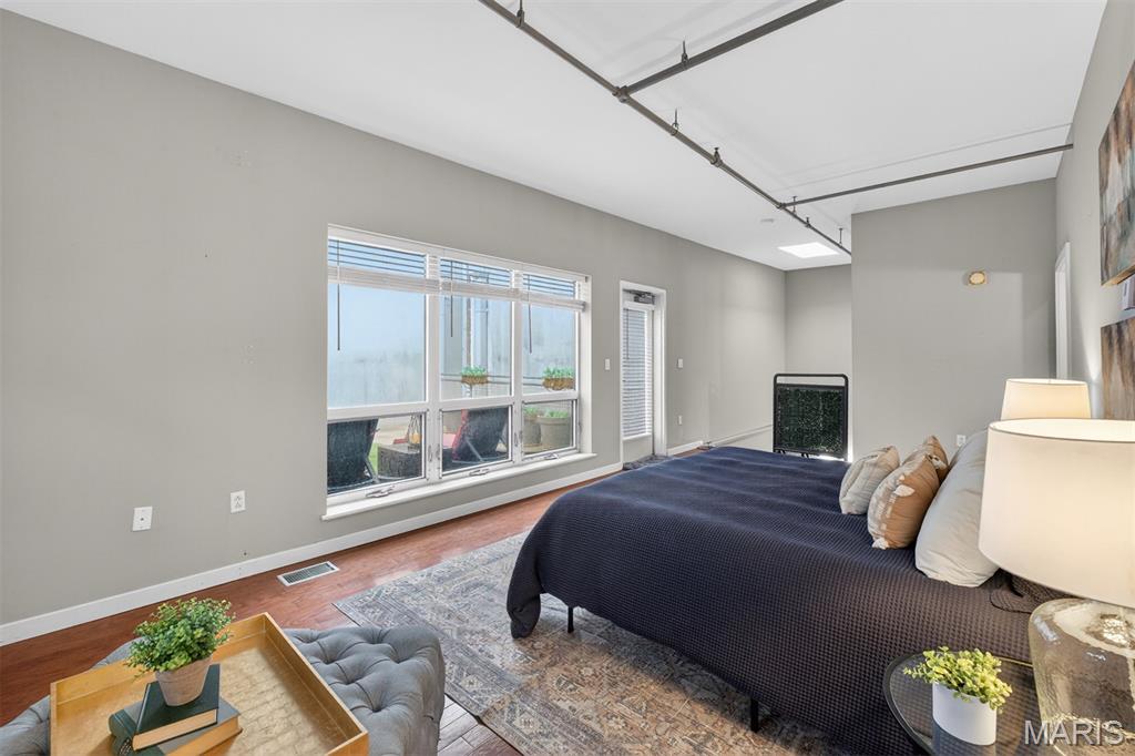 901 Washington Avenue Unit: 702