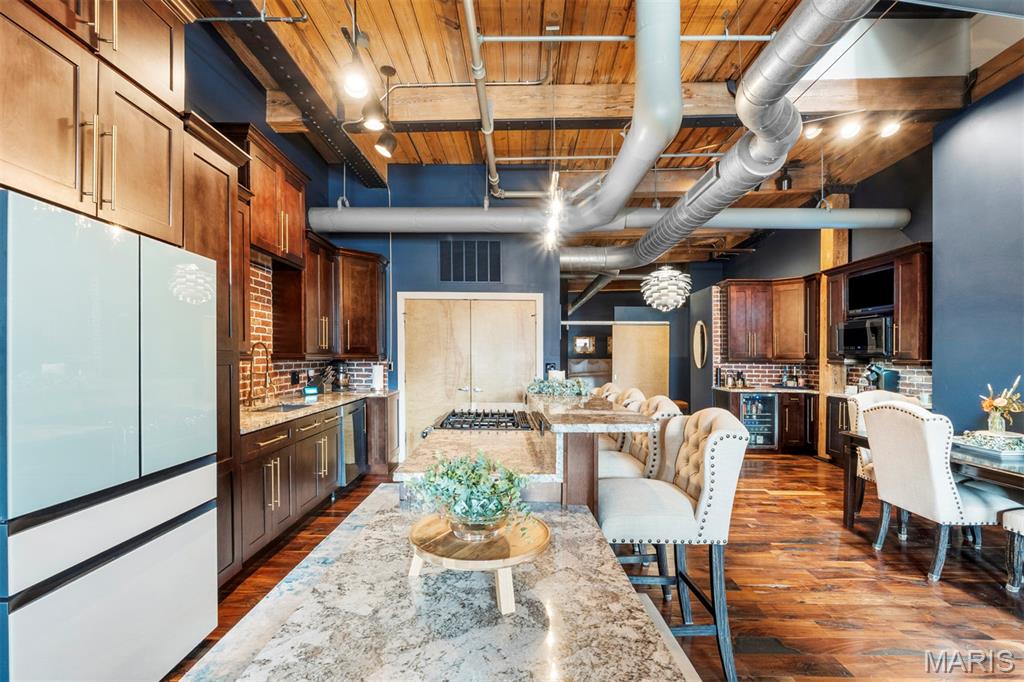 901 Washington Avenue Unit: 702