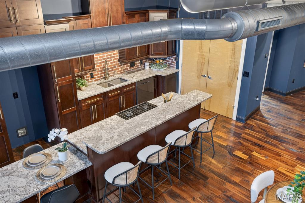 901 Washington Avenue Unit: 702