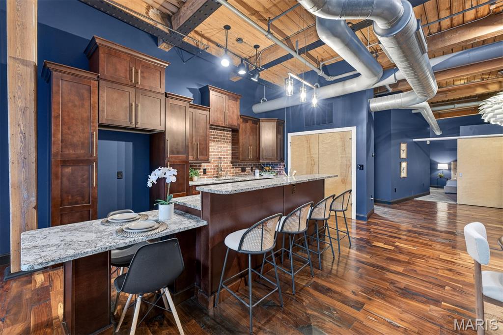 901 Washington Avenue Unit: 702