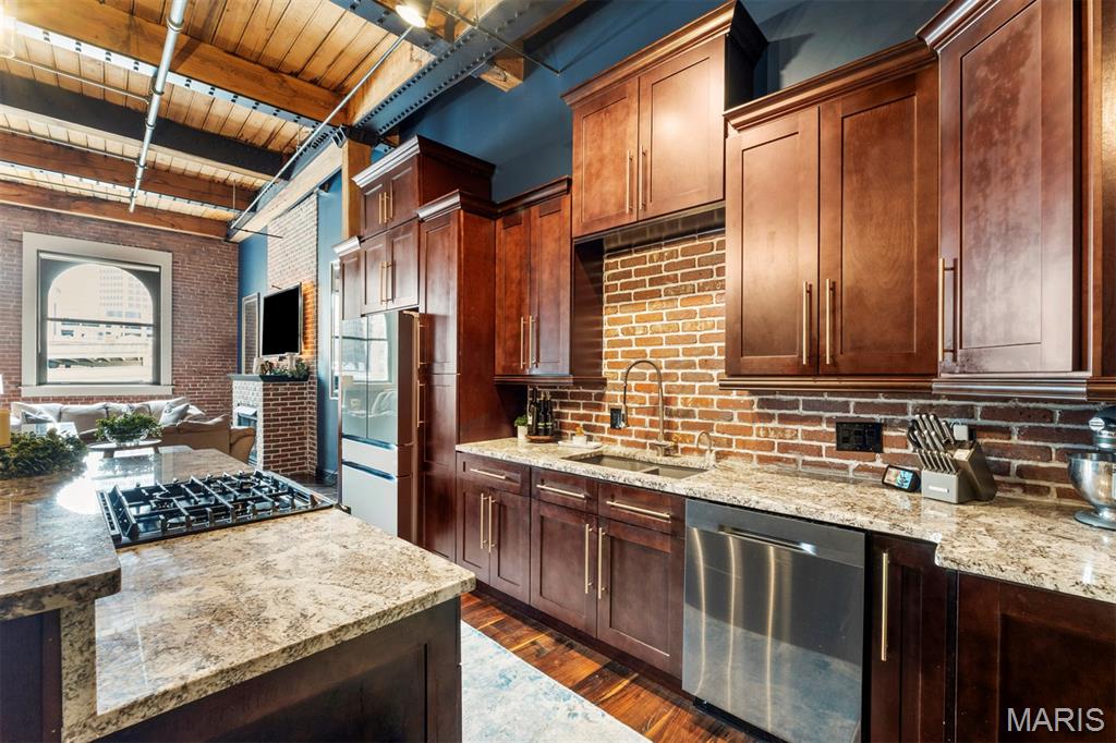 901 Washington Avenue Unit: 702