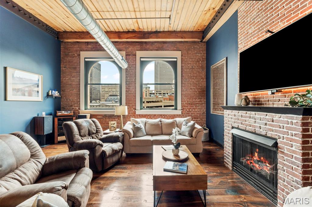 901 Washington Avenue Unit: 702