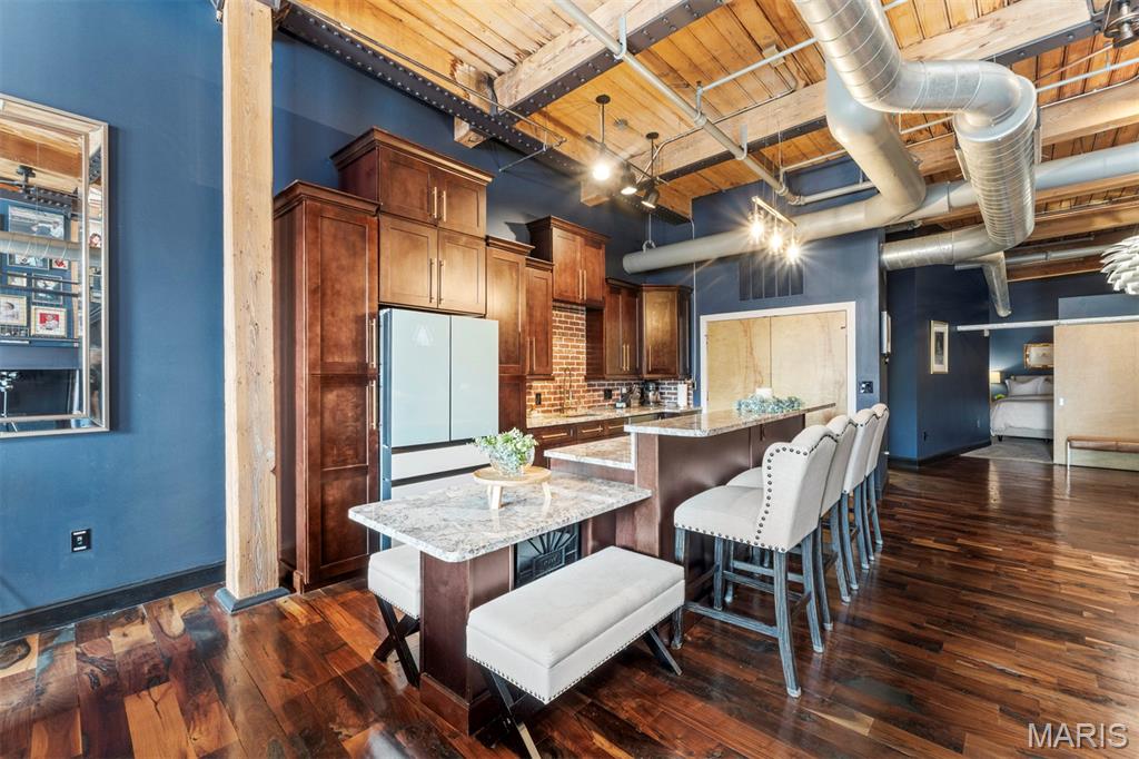 901 Washington Avenue Unit: 702