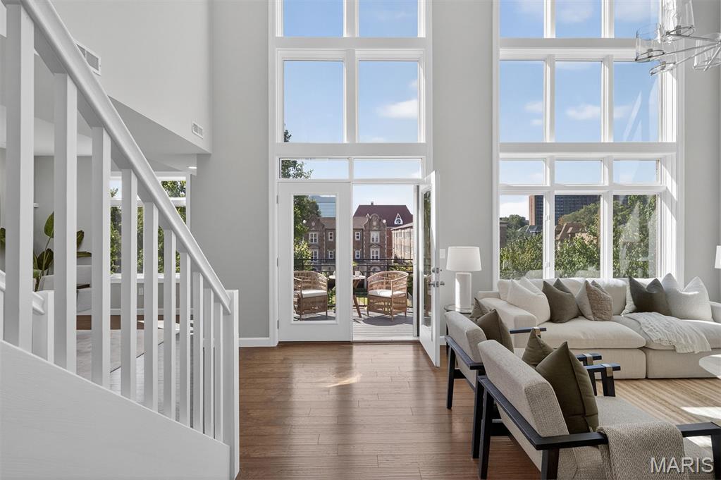 110 N Newstead Avenue Unit: 303