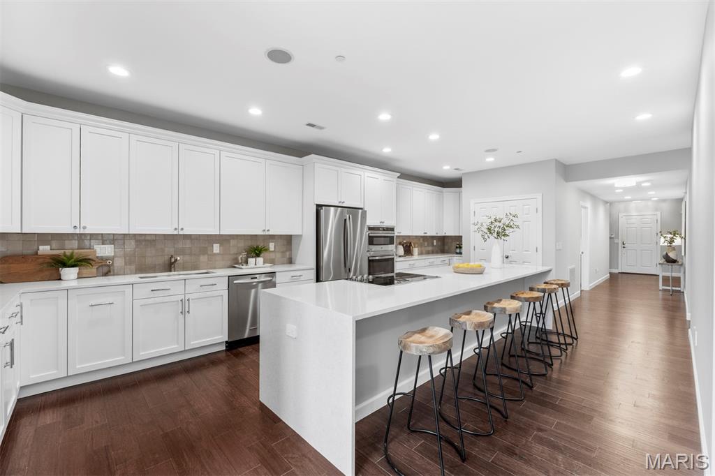 110 N Newstead Avenue Unit: 303