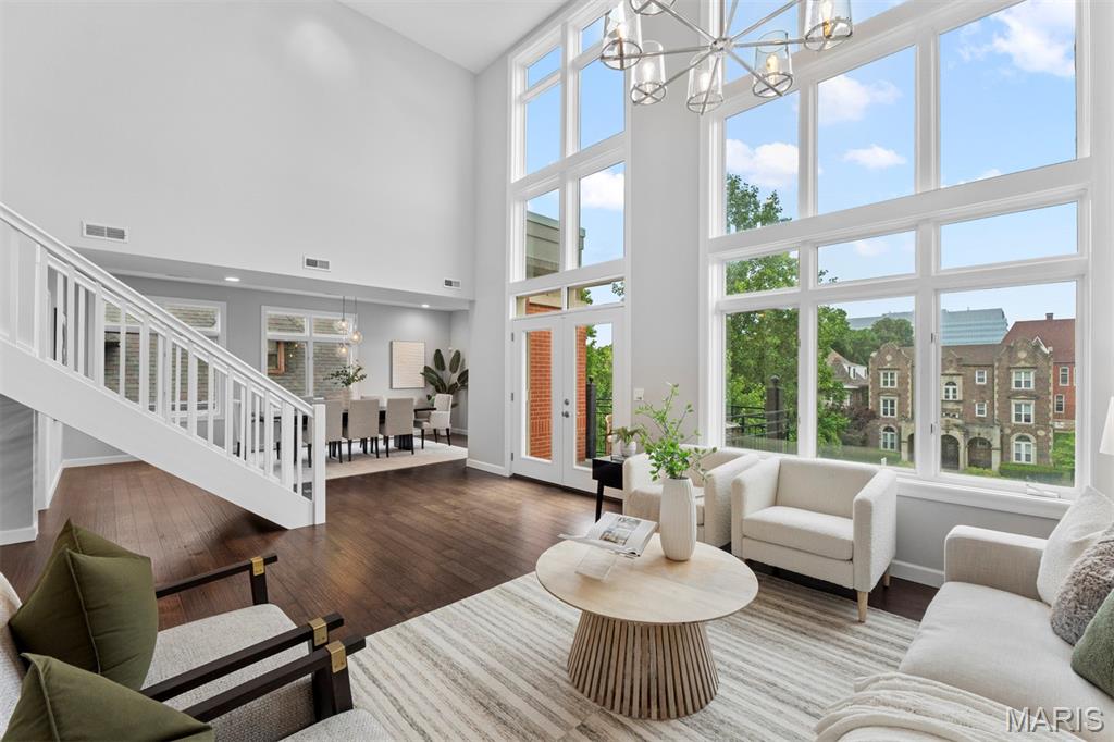 110 N Newstead Avenue Unit: 303