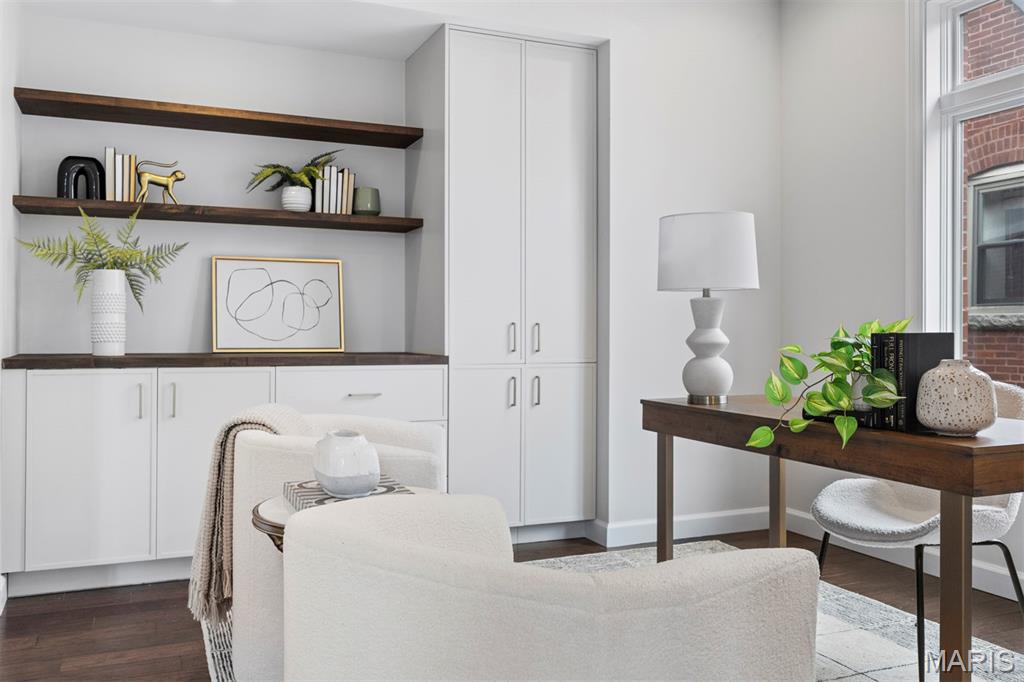 110 N Newstead Avenue Unit: 303