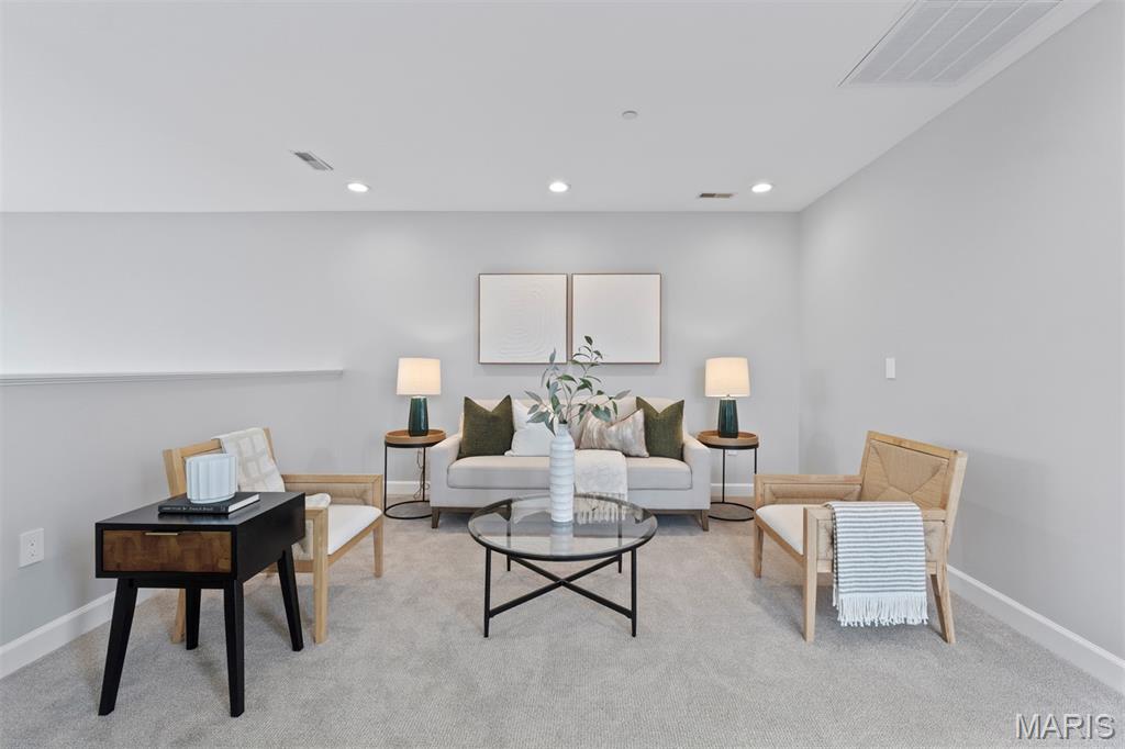 110 N Newstead Avenue Unit: 303
