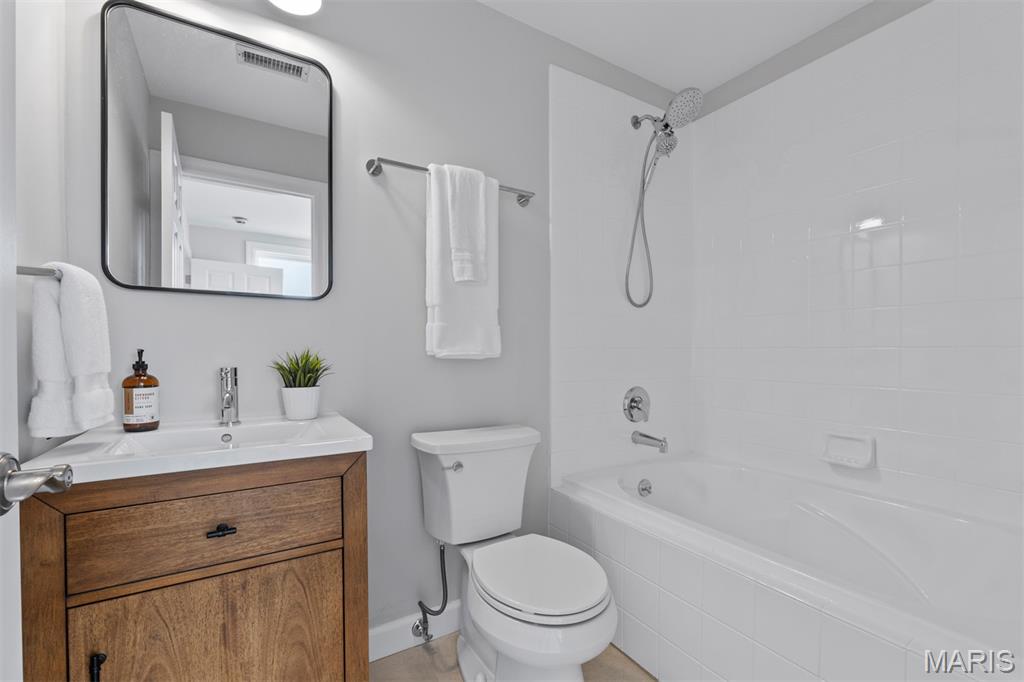 110 N Newstead Avenue Unit: 303