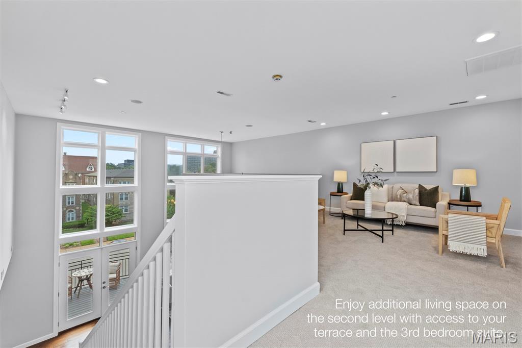 110 N Newstead Avenue Unit: 303