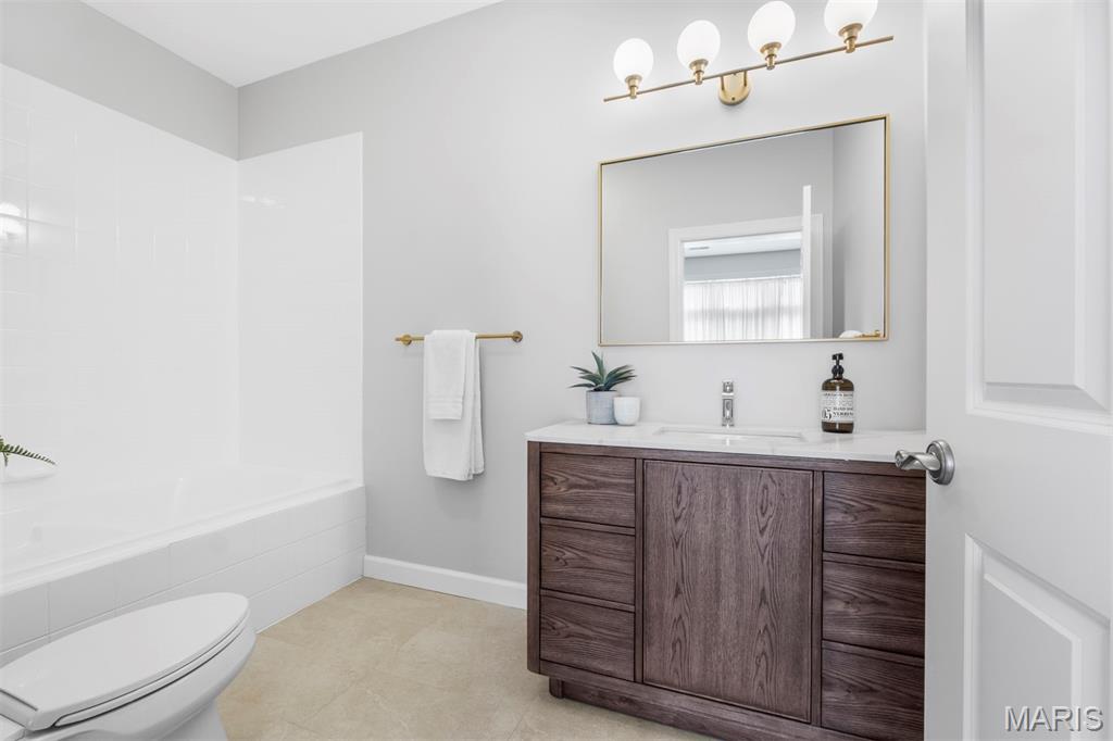 110 N Newstead Avenue Unit: 303