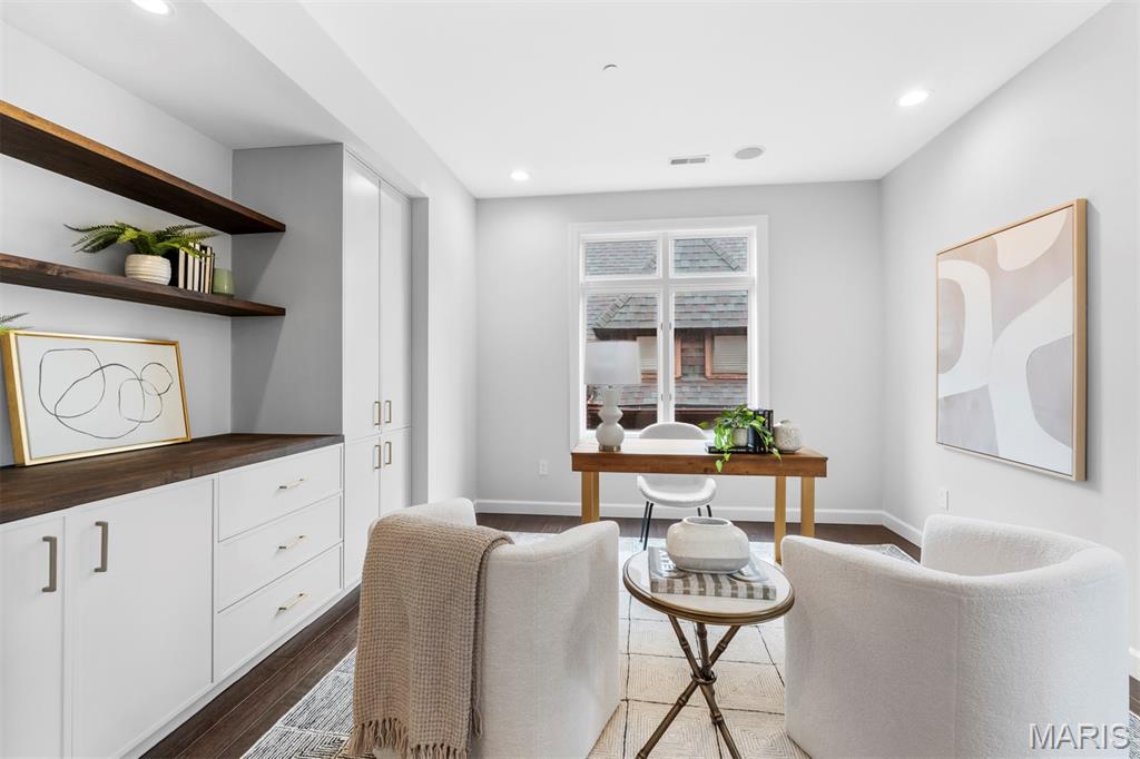 110 N Newstead Avenue Unit: 303